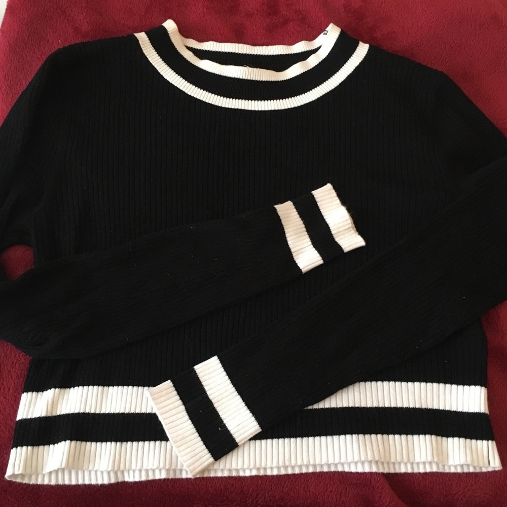 Cropped Black and White sweater